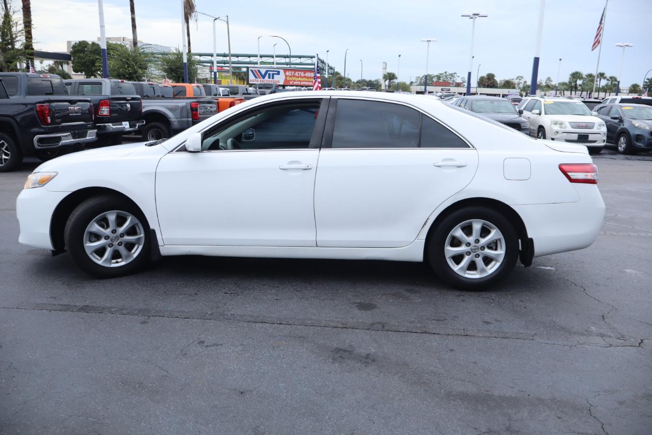 Toyota Camry LE 6-Spd AT 2011