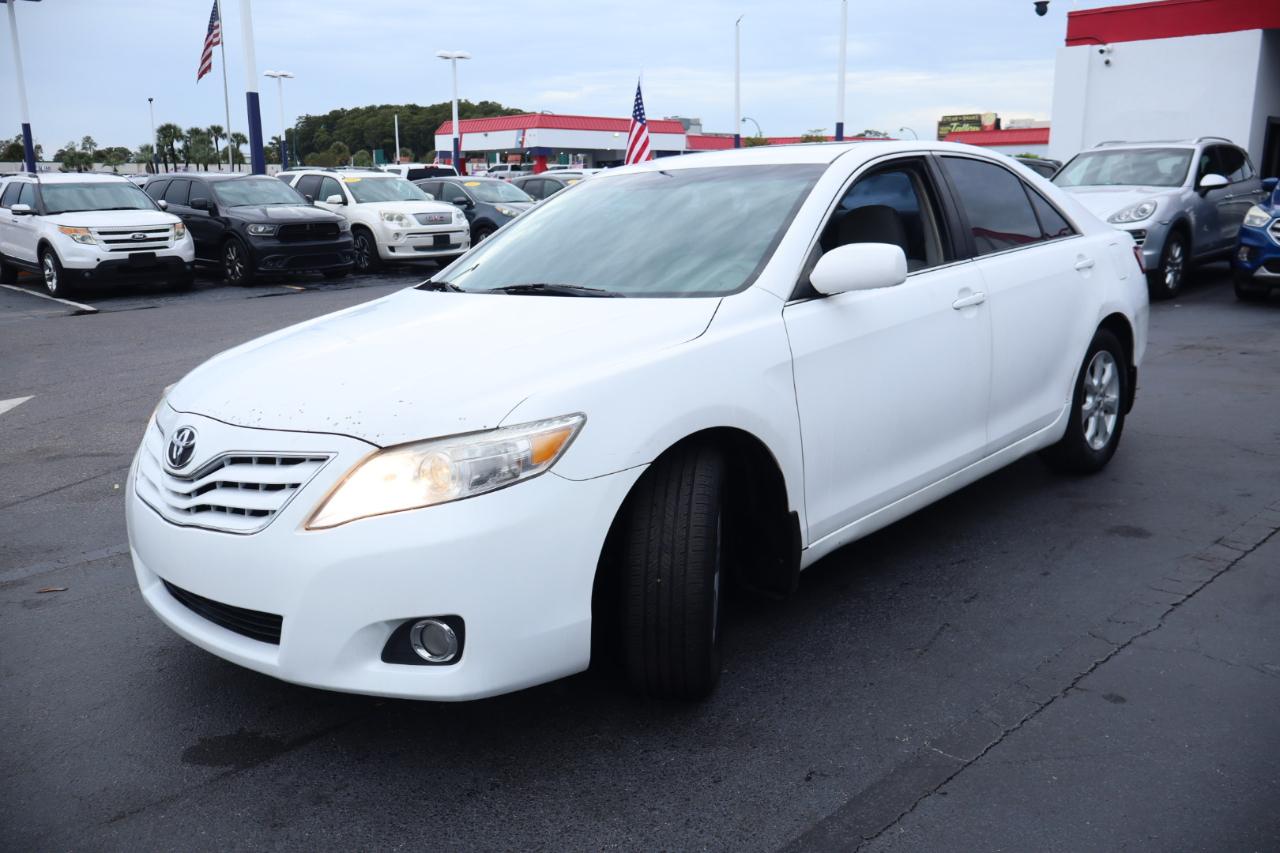 Toyota Camry LE 6-Spd AT 2011