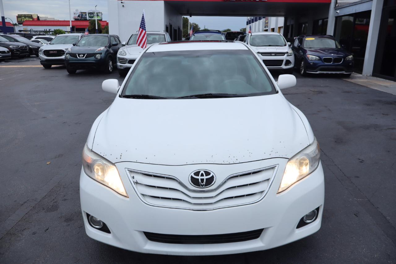 Toyota Camry LE 6-Spd AT 2011