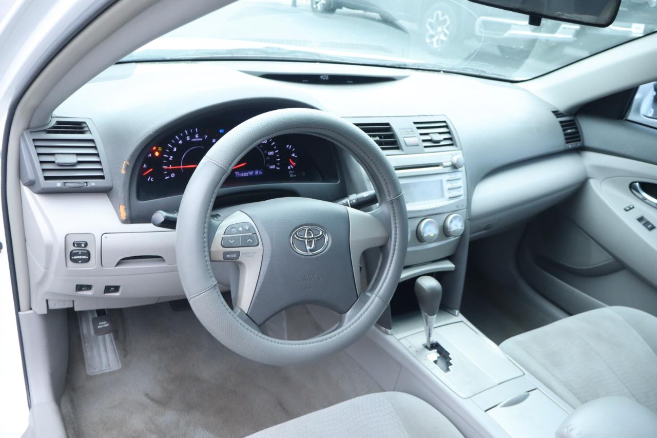 Toyota Camry LE 6-Spd AT 2011