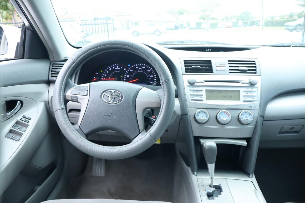 Toyota Camry LE 6-Spd AT 2011