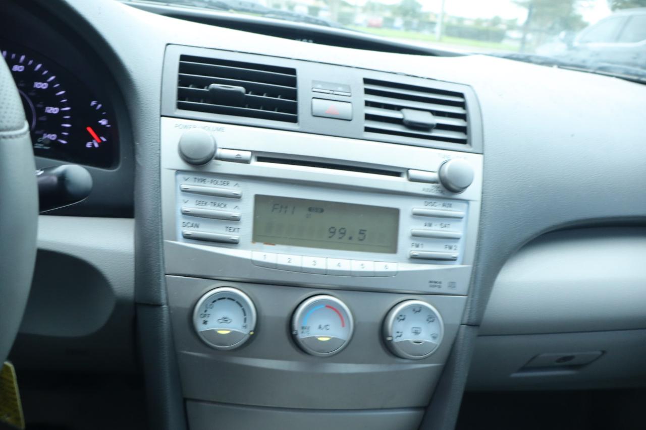 Toyota Camry LE 6-Spd AT 2011