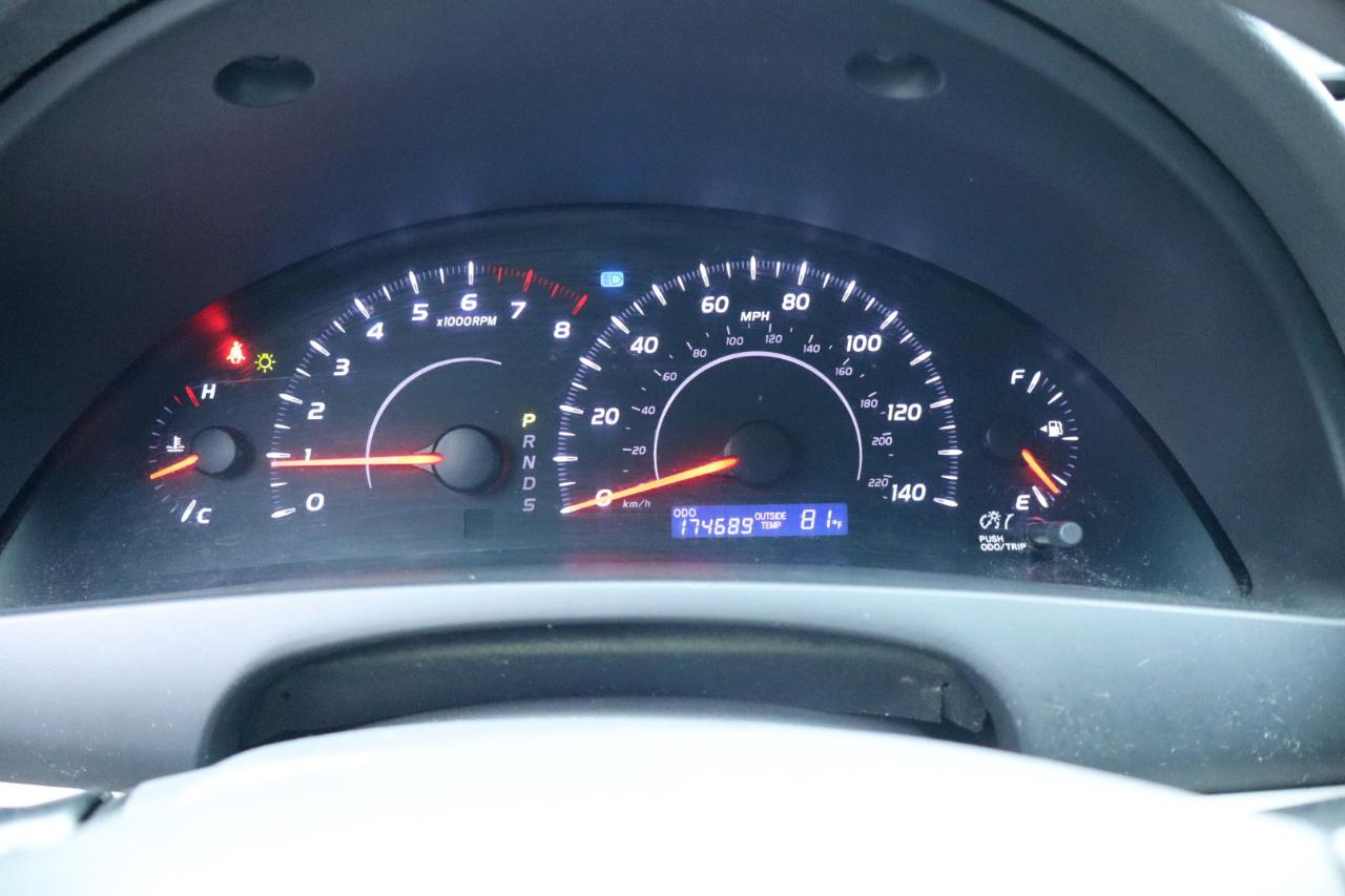Toyota Camry LE 6-Spd AT 2011