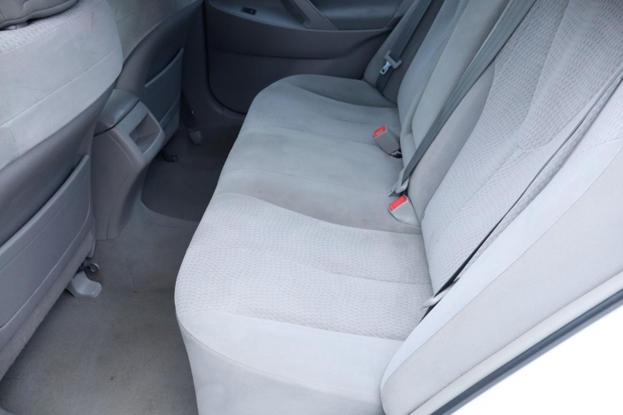 Toyota Camry LE 6-Spd AT 2011