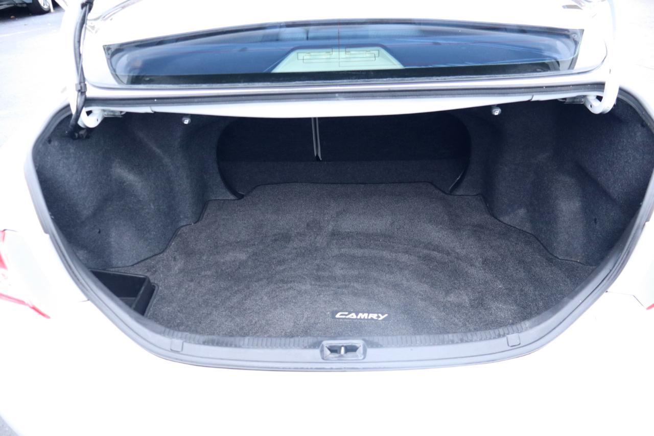 Toyota Camry LE 6-Spd AT 2011