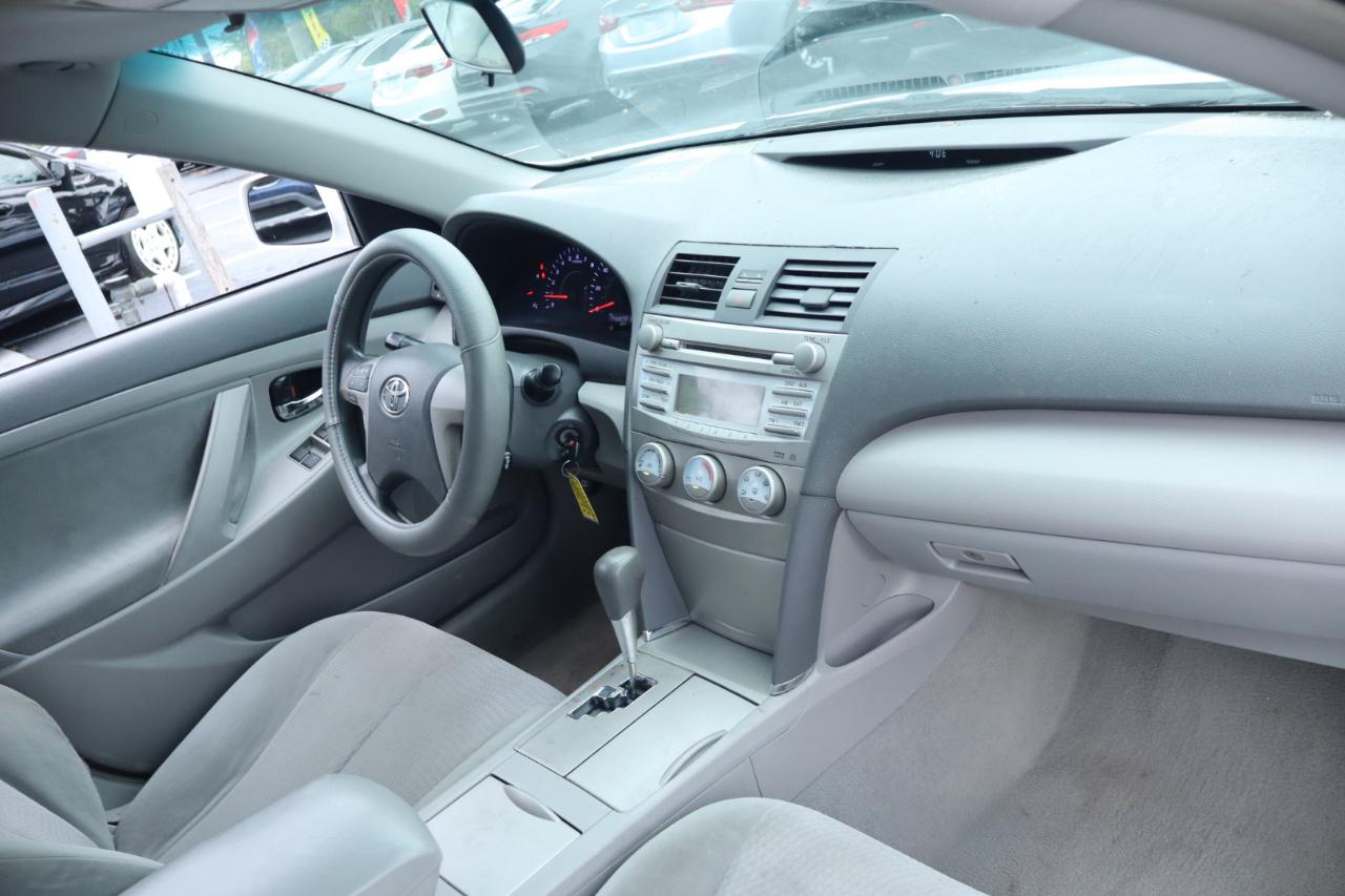 Toyota Camry LE 6-Spd AT 2011