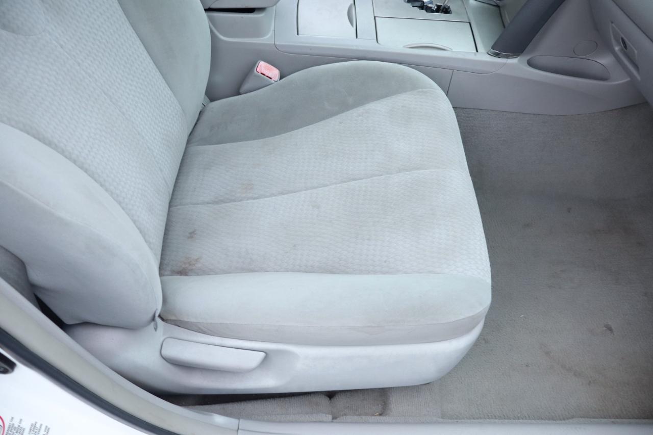 Toyota Camry LE 6-Spd AT 2011