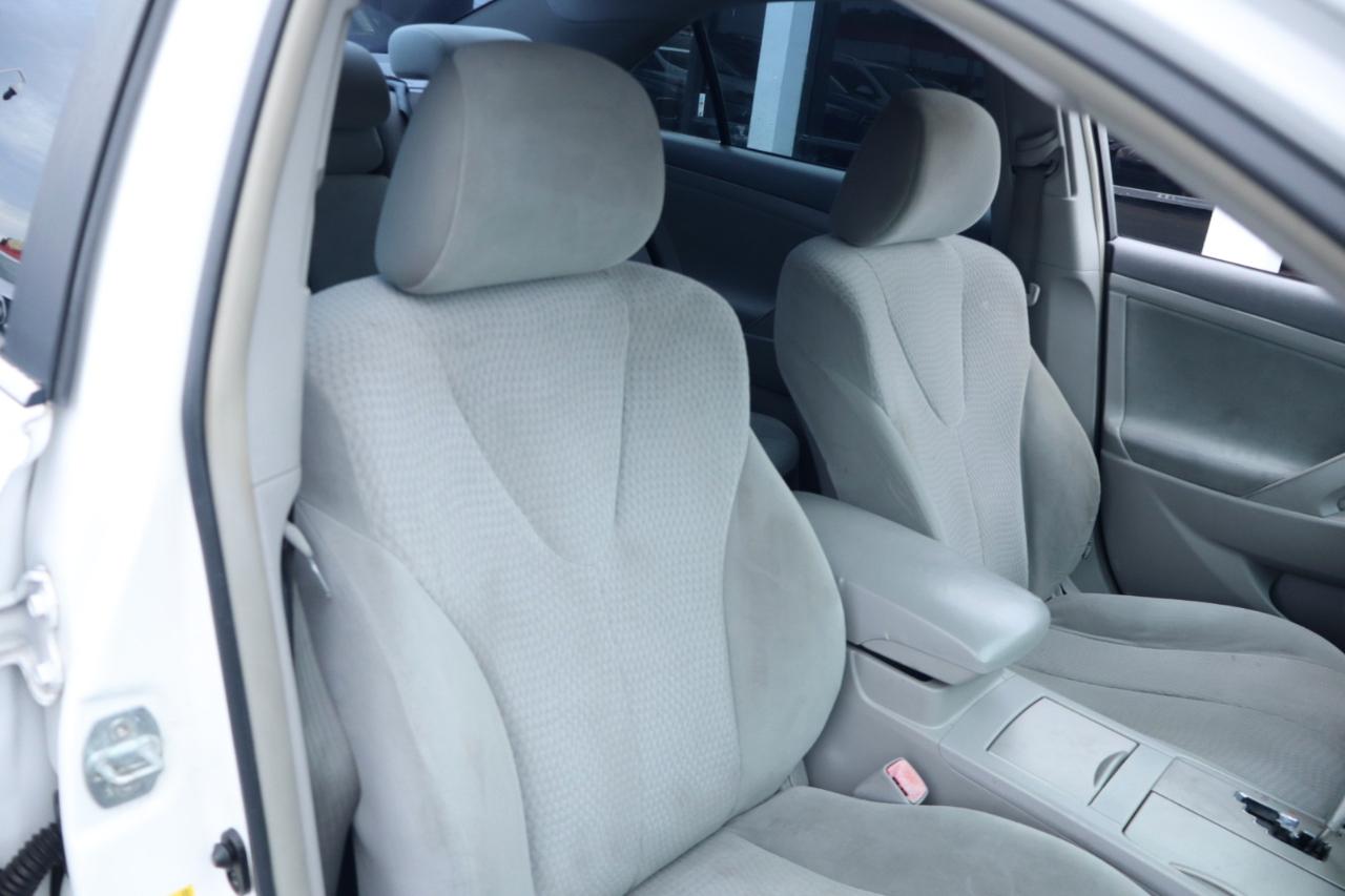 Toyota Camry LE 6-Spd AT 2011