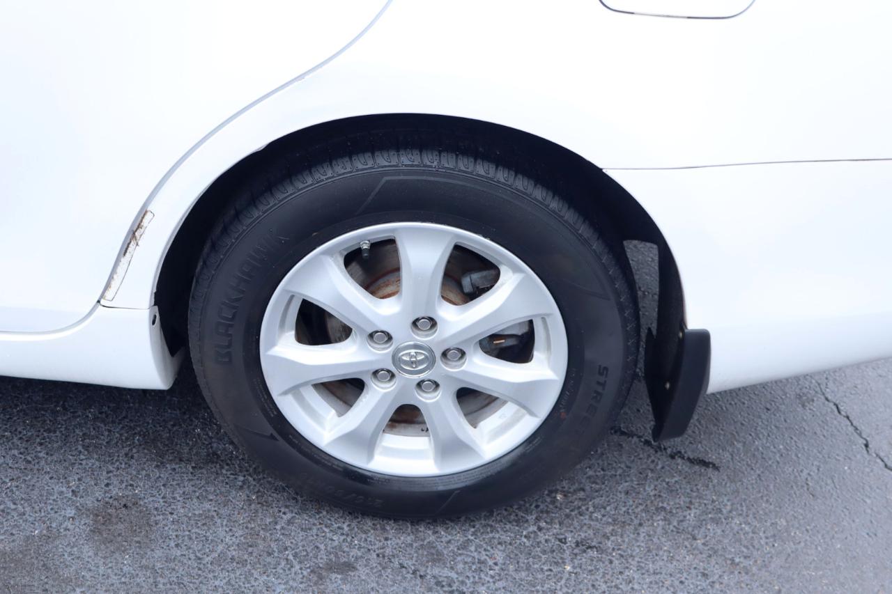 Toyota Camry LE 6-Spd AT 2011
