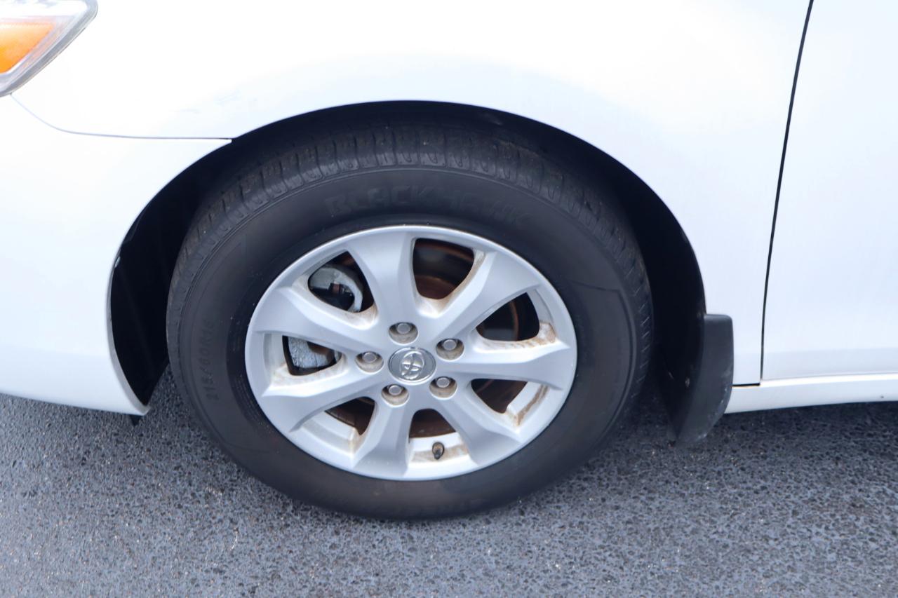 Toyota Camry LE 6-Spd AT 2011
