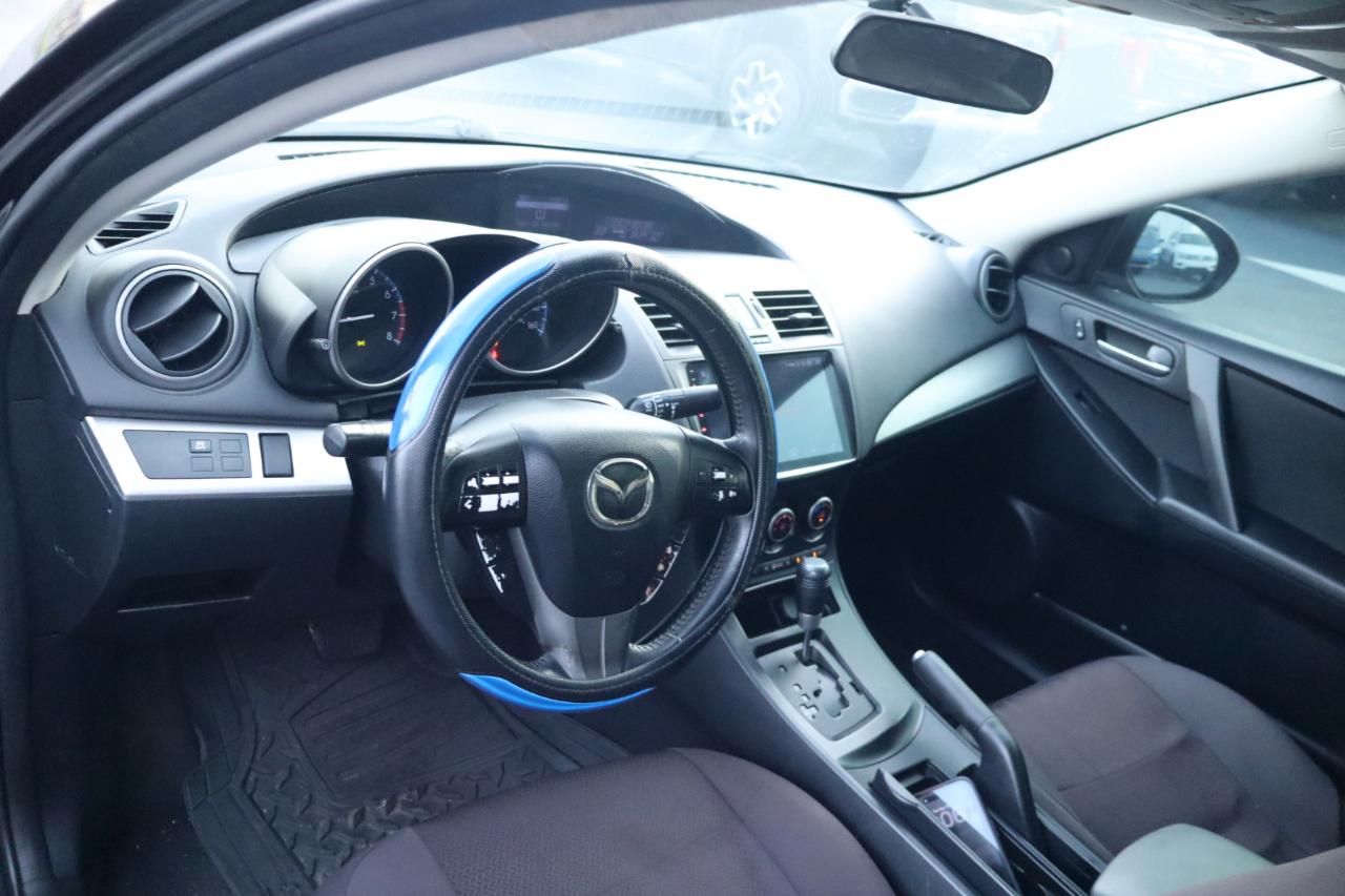 Mazda MAZDA3 i Touring AT 4-Door 2013