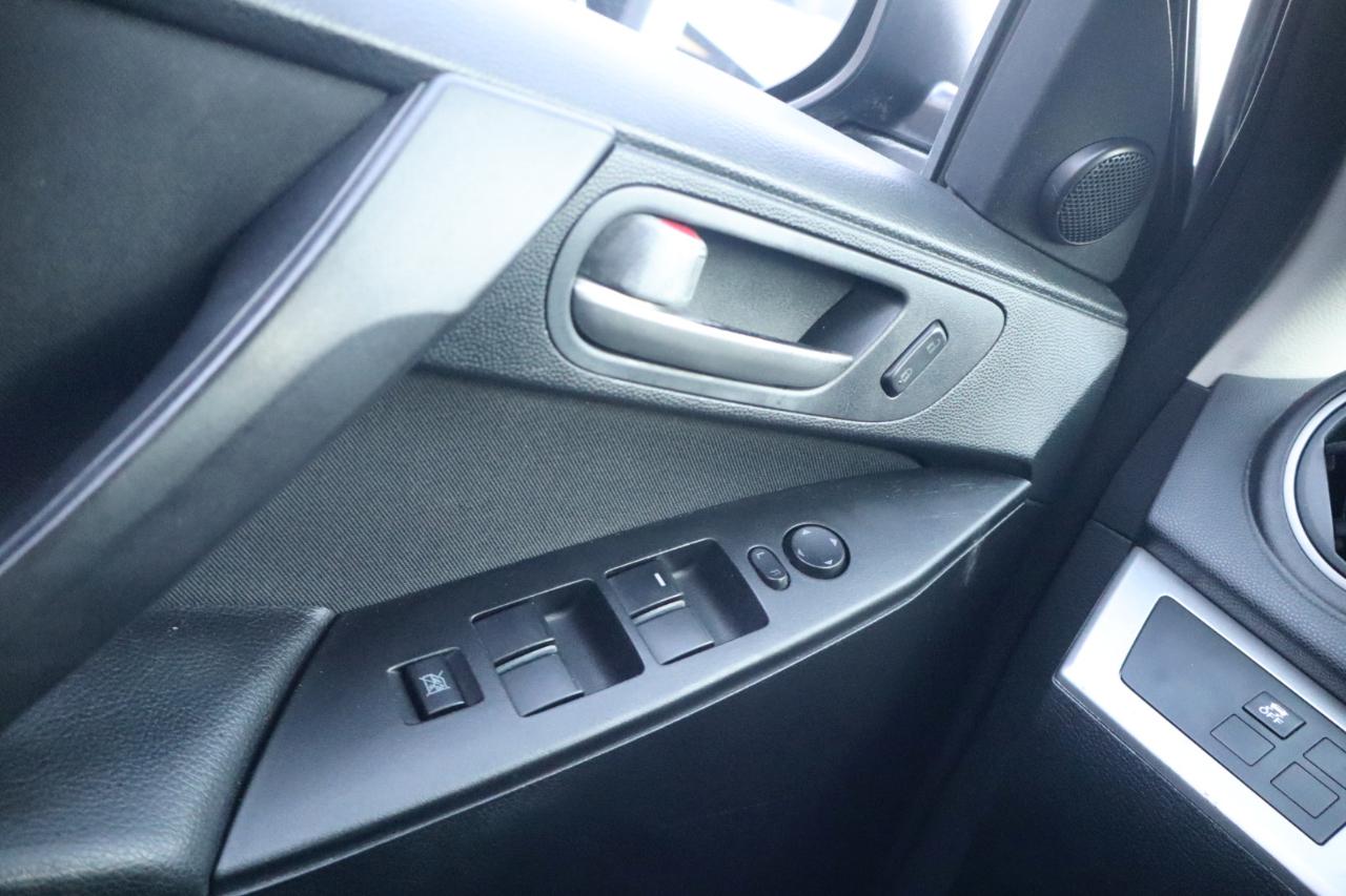 Mazda MAZDA3 i Touring AT 4-Door 2013