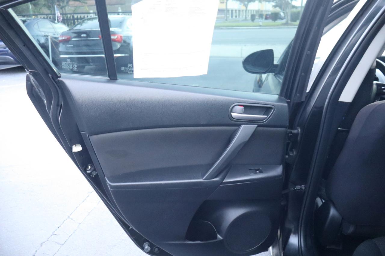 Mazda MAZDA3 i Touring AT 4-Door 2013