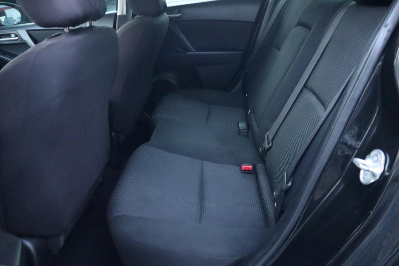 Mazda MAZDA3 i Touring AT 4-Door 2013