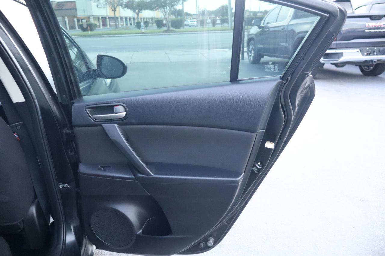 Mazda MAZDA3 i Touring AT 4-Door 2013