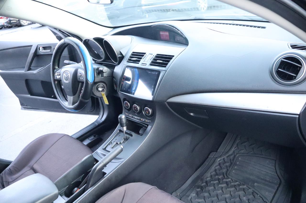 Mazda MAZDA3 i Touring AT 4-Door 2013