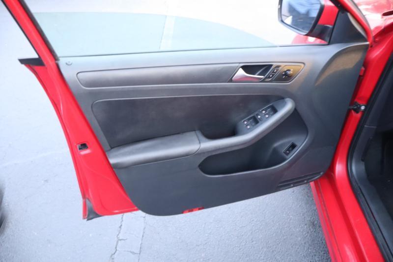 Volkswagen Jetta SE 2011