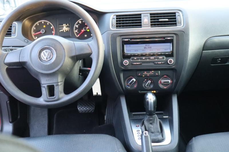 Volkswagen Jetta SE 2011