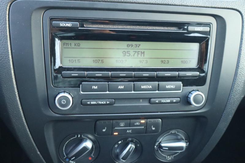 Volkswagen Jetta SE 2011