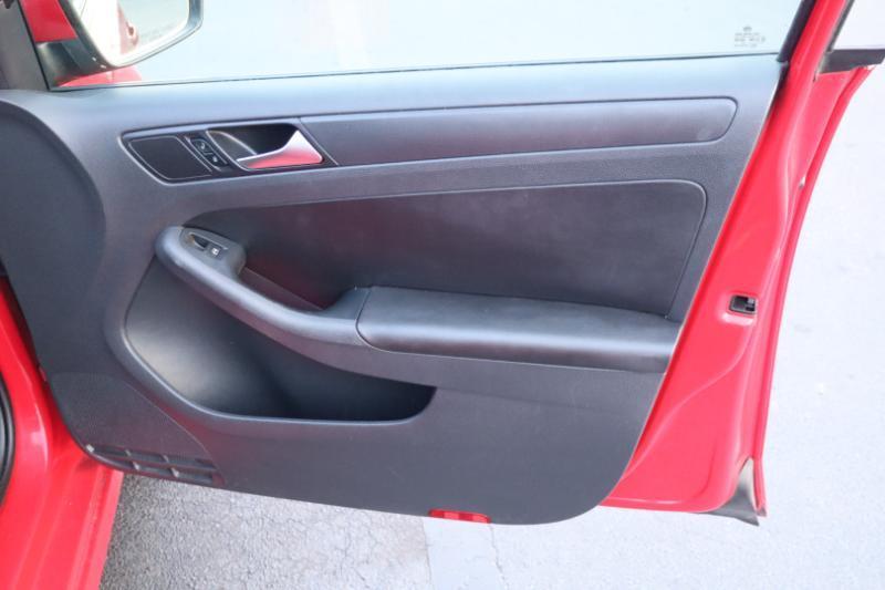 Volkswagen Jetta SE 2011