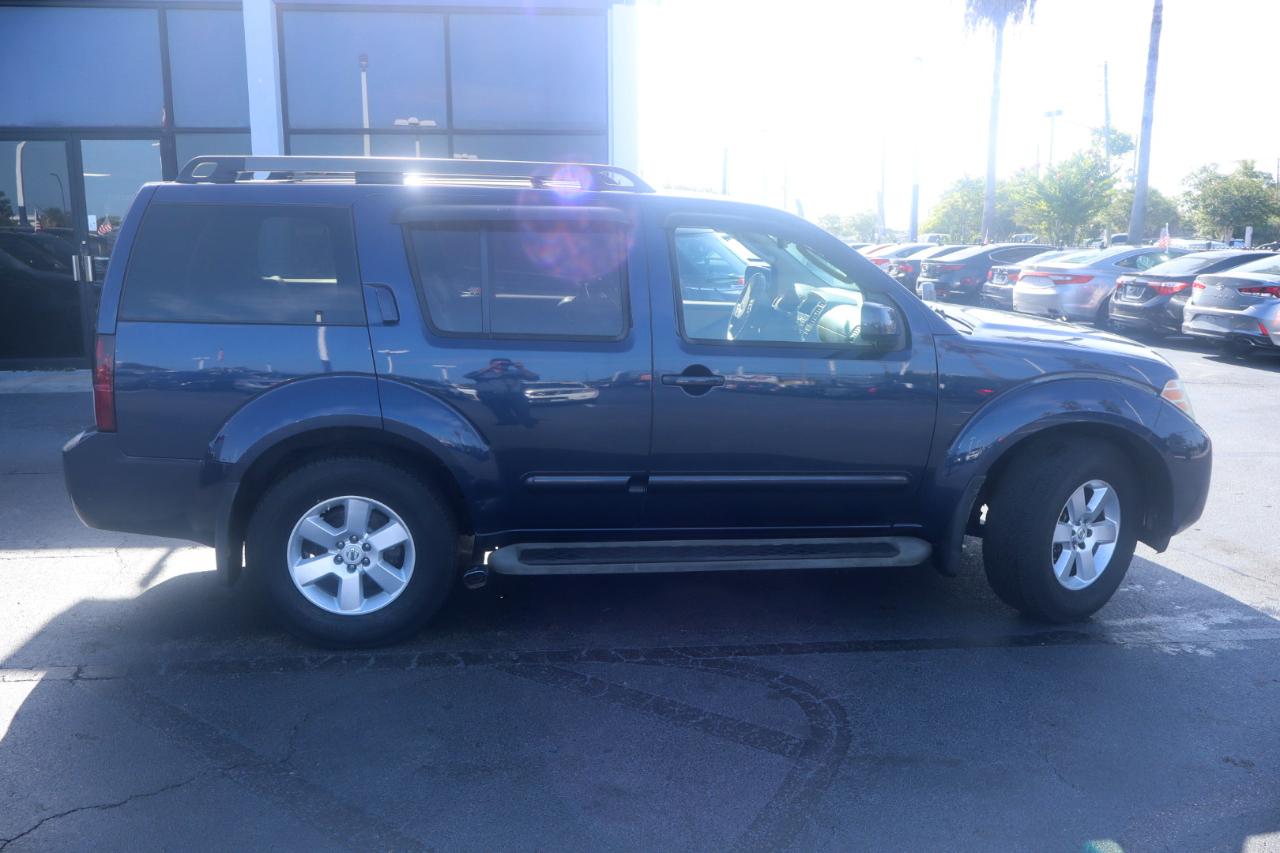 Nissan Pathfinder LE 4WD 2012