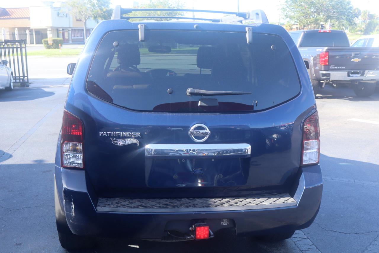 Nissan Pathfinder LE 4WD 2012