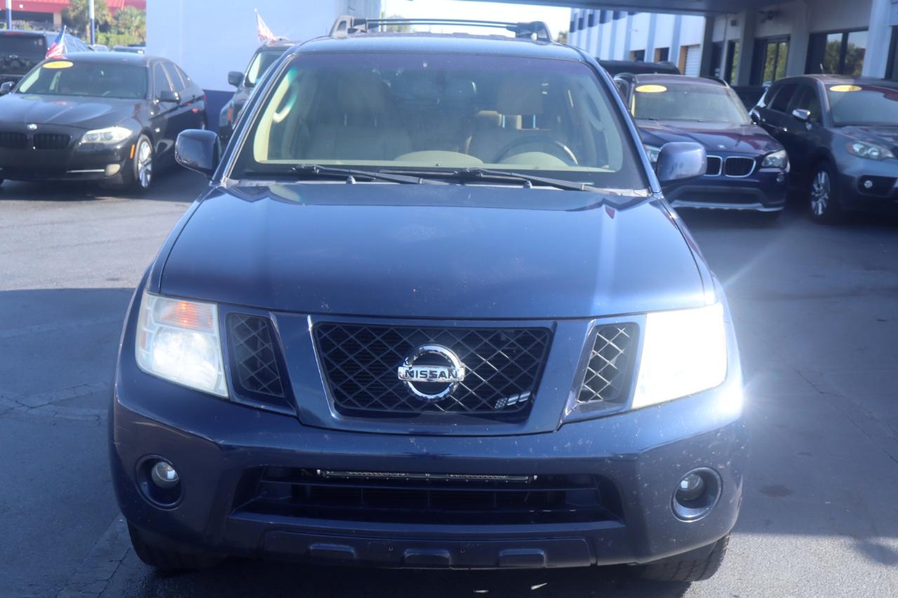 Nissan Pathfinder LE 4WD 2012