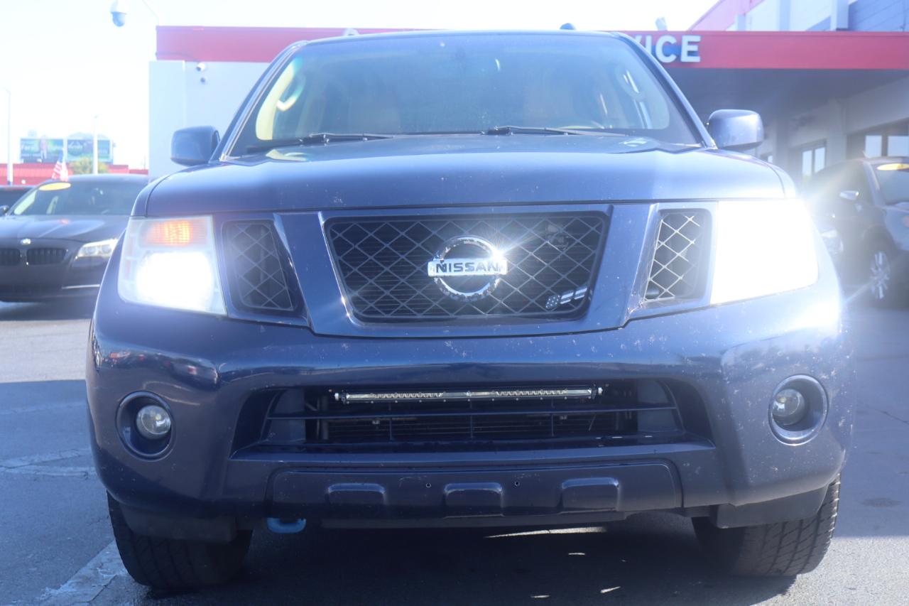 Nissan Pathfinder LE 4WD 2012