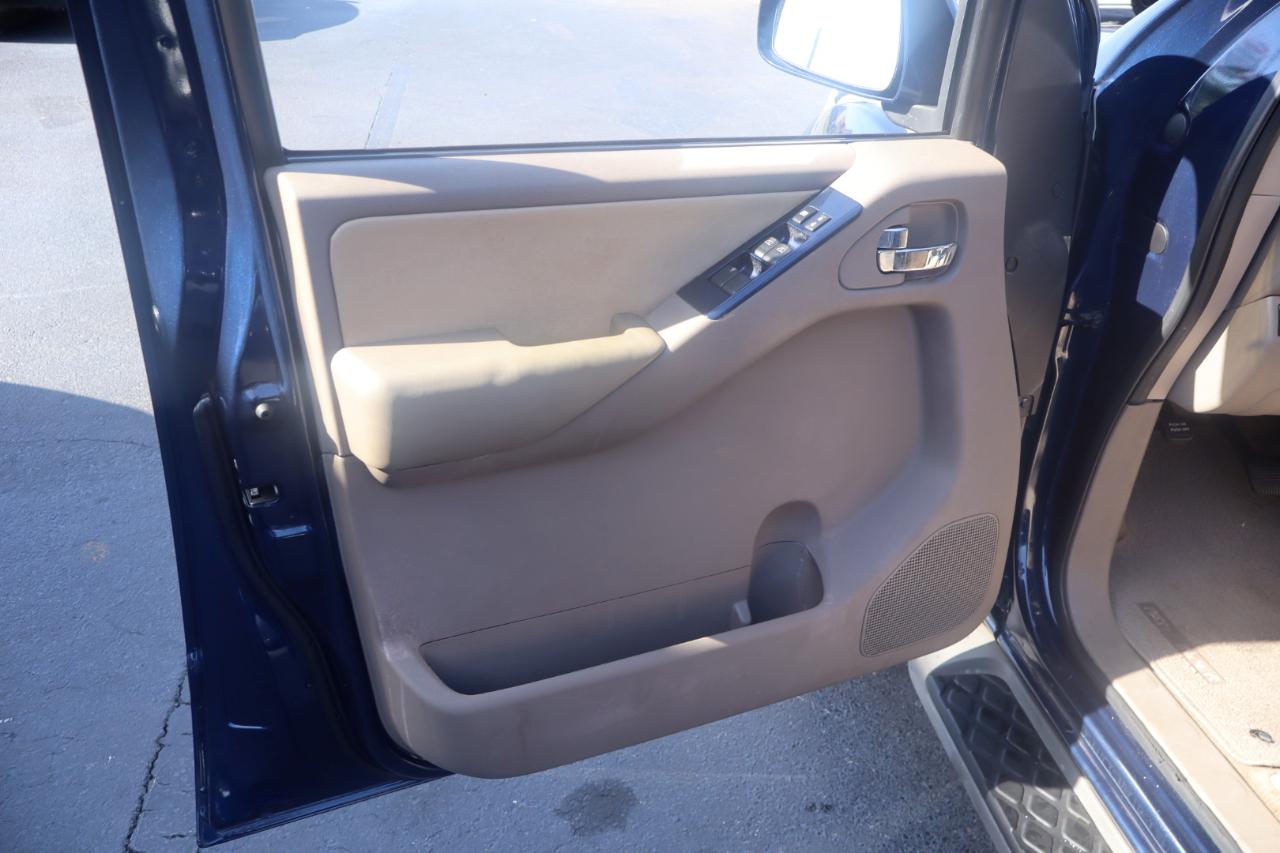 Nissan Pathfinder LE 4WD 2012