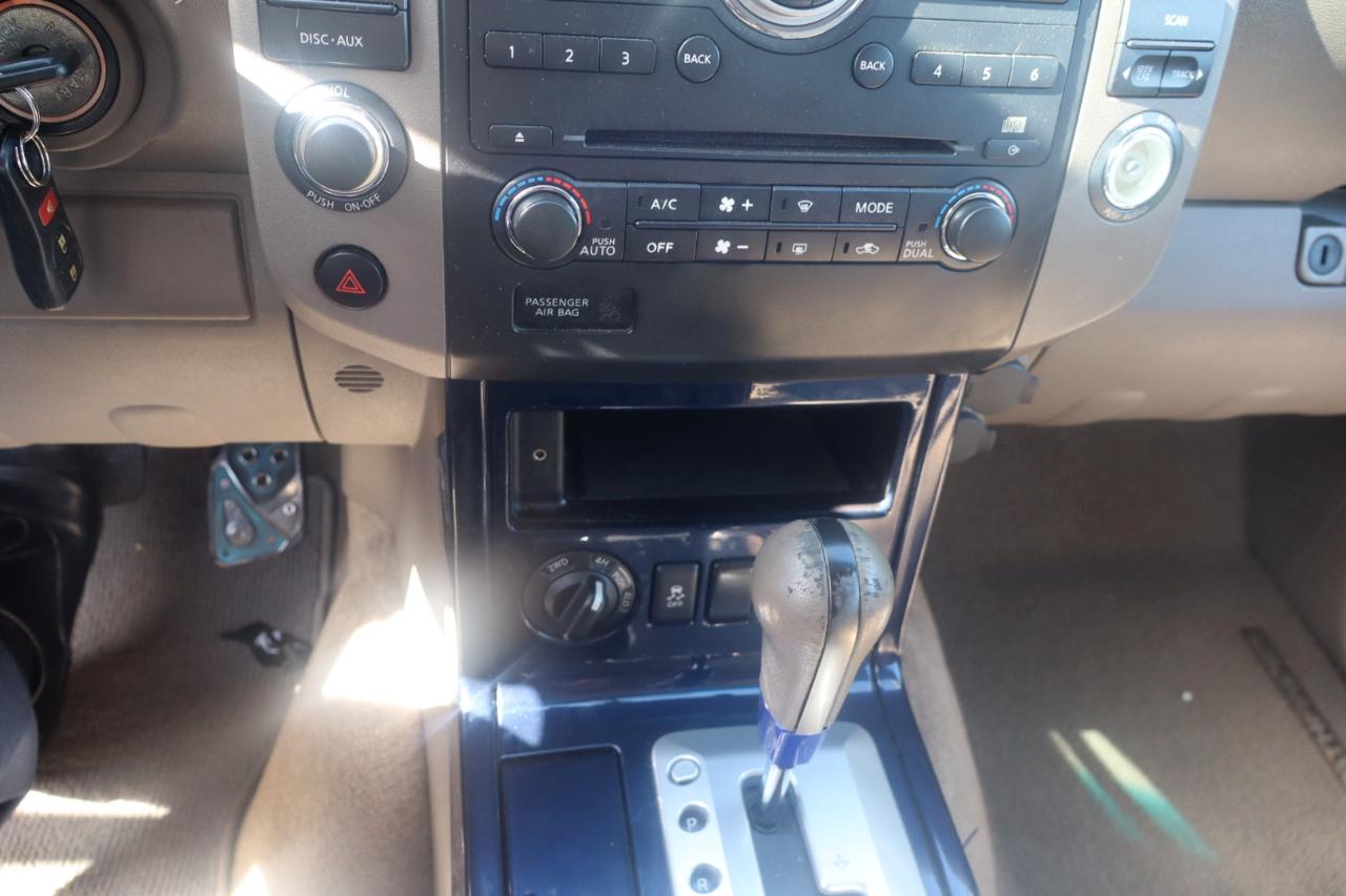 Nissan Pathfinder LE 4WD 2012
