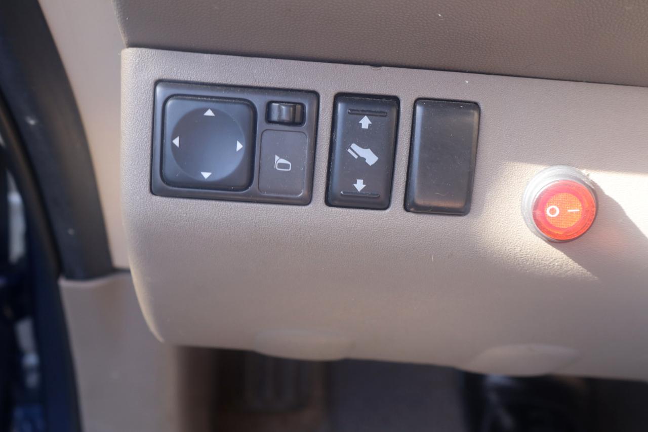 Nissan Pathfinder LE 4WD 2012