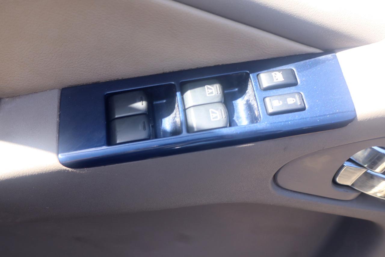 Nissan Pathfinder LE 4WD 2012