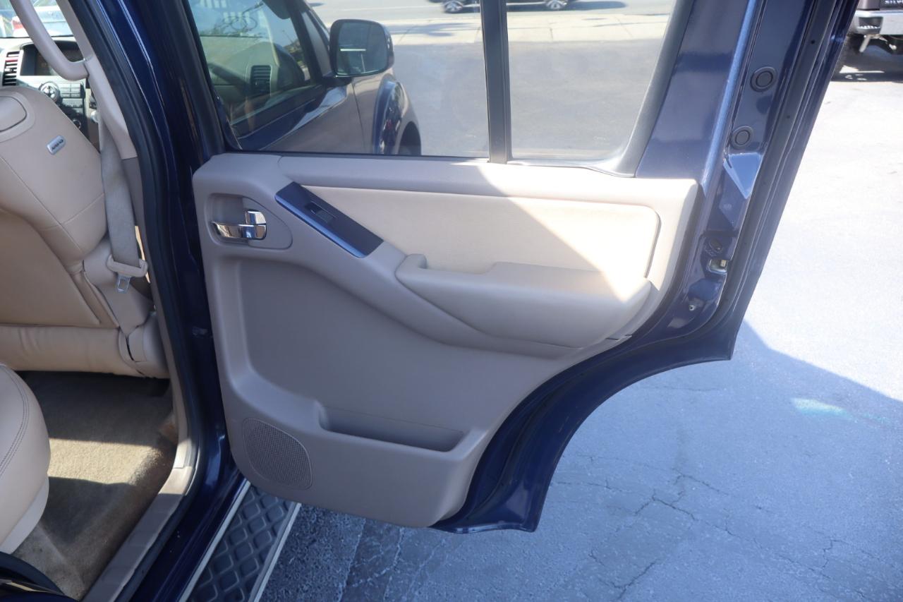 Nissan Pathfinder LE 4WD 2012