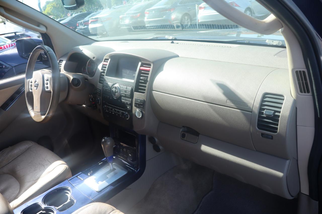Nissan Pathfinder LE 4WD 2012