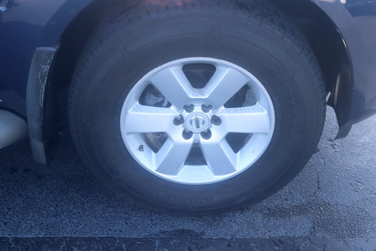 Nissan Pathfinder LE 4WD 2012