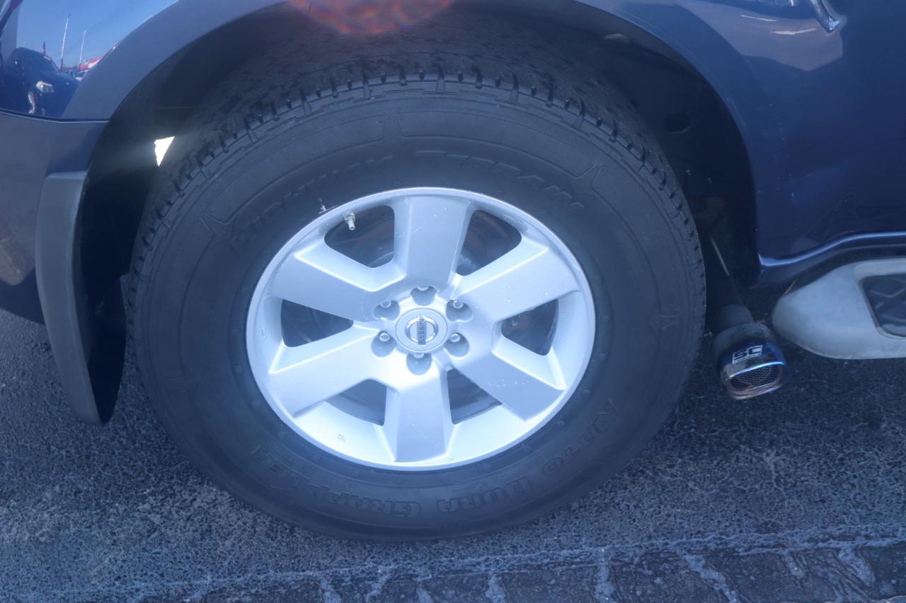 Nissan Pathfinder LE 4WD 2012
