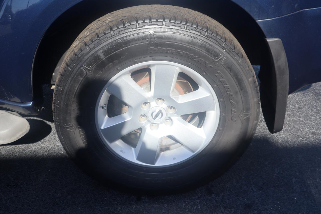 Nissan Pathfinder LE 4WD 2012
