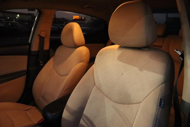 Hyundai Elantra Limited 2012