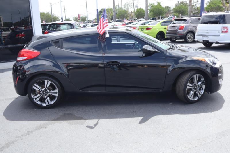 Hyundai Veloster Base 6MT 2017