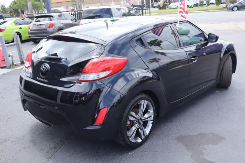 Hyundai Veloster Base 6MT 2017