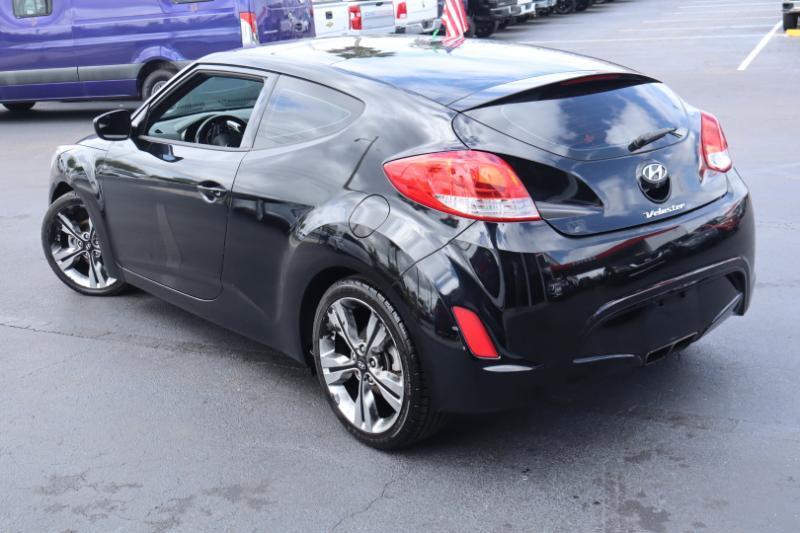 Hyundai Veloster Base 6MT 2017