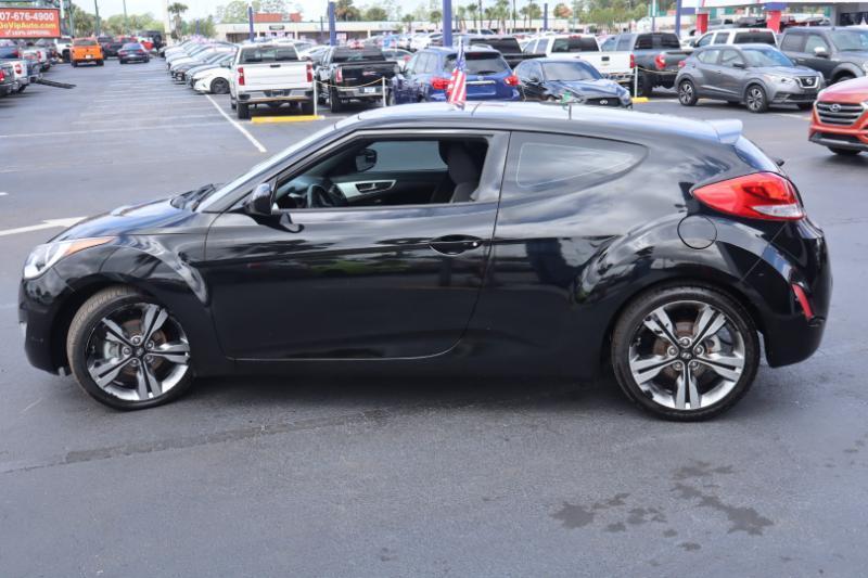 Hyundai Veloster Base 6MT 2017