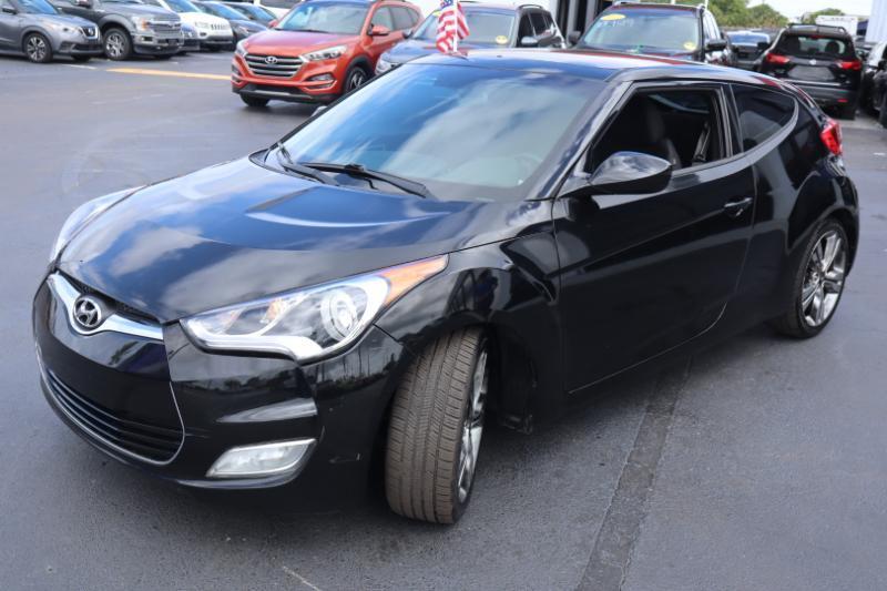 Hyundai Veloster Base 6MT 2017