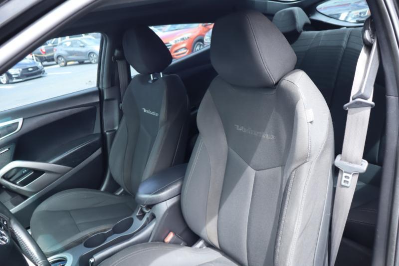 Hyundai Veloster Base 6MT 2017