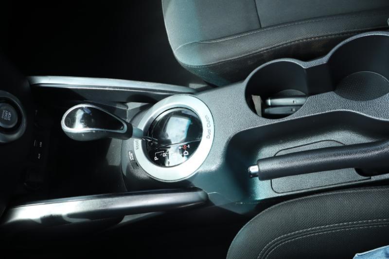 Hyundai Veloster Base 6MT 2017