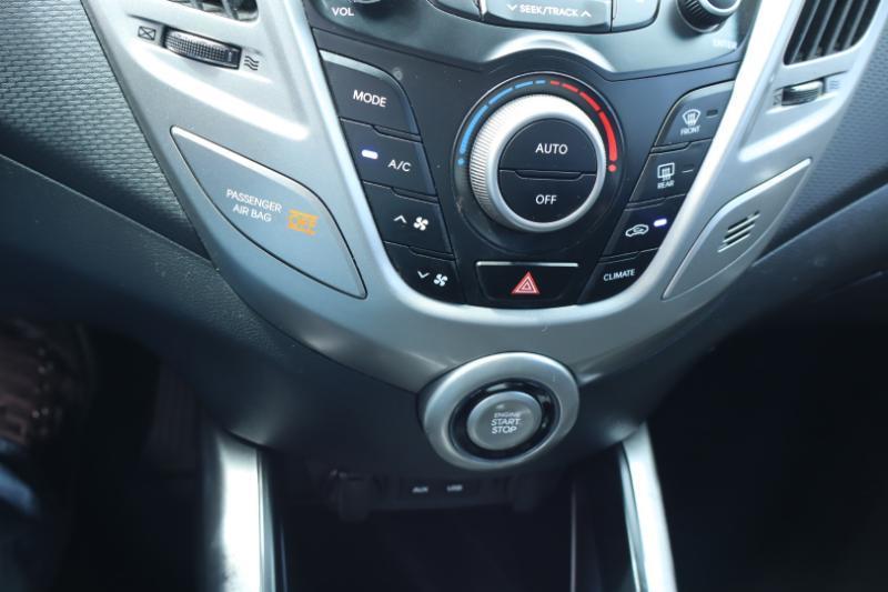 Hyundai Veloster Base 6MT 2017