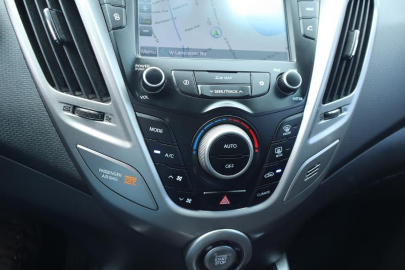 Hyundai Veloster Base 6MT 2017