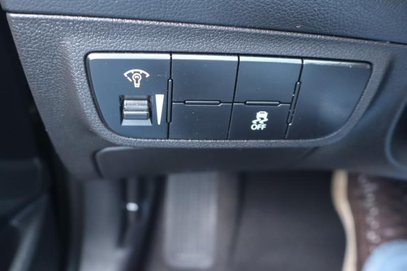 Hyundai Veloster Base 6MT 2017