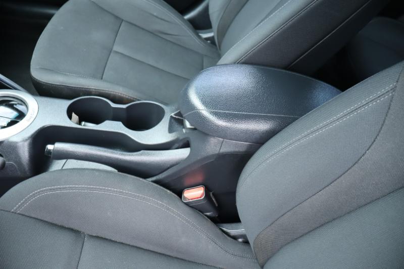 Hyundai Veloster Base 6MT 2017