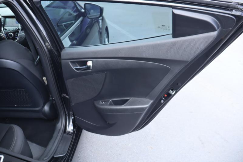 Hyundai Veloster Base 6MT 2017